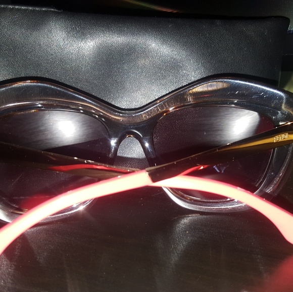 Fendi Sunglasses - Picture 3 of 5